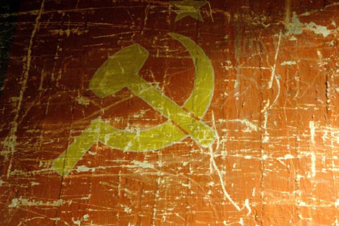 Co oznaczają symbole na fladze ZSRR?