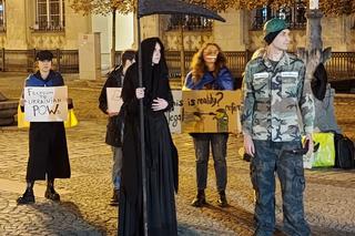 NIE dla referendów na okupowanych ziemiach Ukrainy. Rosjanie protestują we Wrocławiu