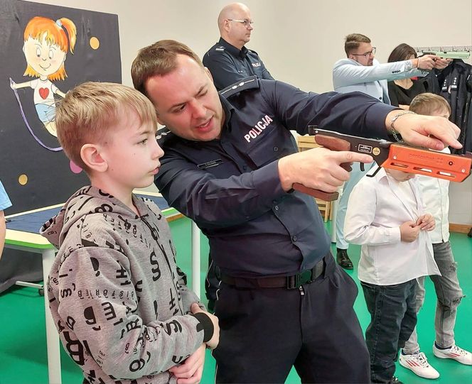 Otwarcie laserowej strzelnicy w  Szkole Podstawowej nr 2 im. Mikołaja Kopernika w Kraśniku