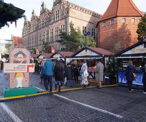 Jarmark Bożonarodzeniowy w Gdańsku. Gadający łoś i Wirujące Beczki czekają na odwiedzających