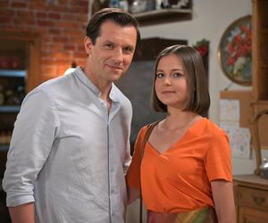 Pierwsza miłość po wakacjach 2025. Jurek (Jacek Knap), policjantka Adrianna Kossak (Weronika Krystek)