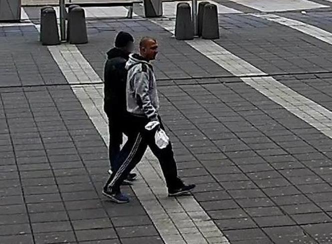 Dresiarz brutalnie pobił mężczyznę na dworcu w Katowicach. Wszystko nagrały kamery monitoringu [ZDJĘCIA]