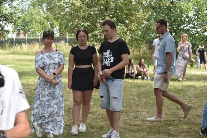 Marsz Milczenia dla Klaudii w Toruniu. „Niech nasza cisza przemówi głośniej niż słowa” [GALERIA]