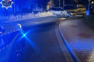 Rajd pijanego kierowcy zakończony na drzewie. Miał prawie 2,5 promila