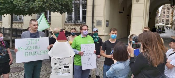 Protest przeciwko podwyżce cen biletów w MPK Wrocław