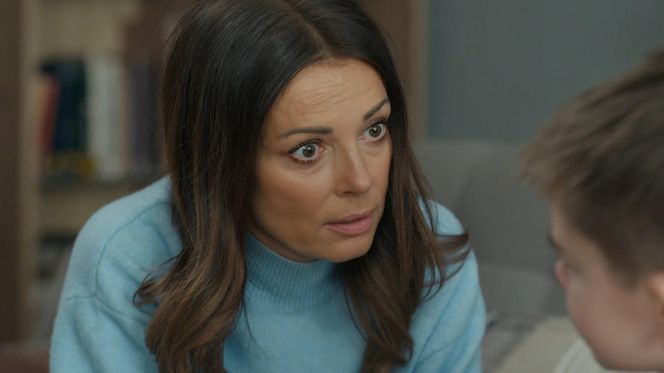 Barwy szczęścia odc. 3203 po wakacjach. Kasia (Katarzyna Glinka), Ksawery (Bartosz Gruchot)