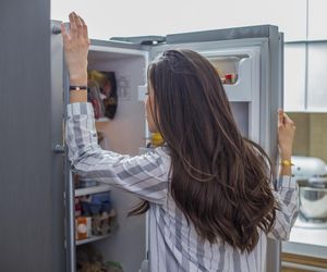 Polacy się nimi zajadają i nie baczą na zdrowie. Dietetyk przyjrzał się 4 produktom