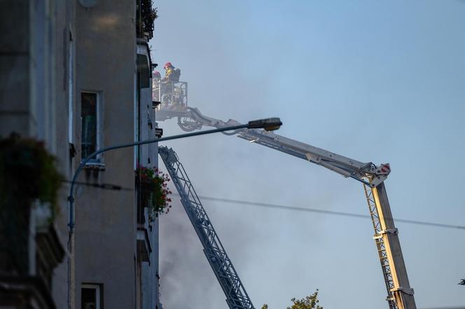 Pożar w Poznaniu. Wielu strażaków rannych. W czasie działań gaśniczych doszło do eksplozji [ZDJĘCIA].