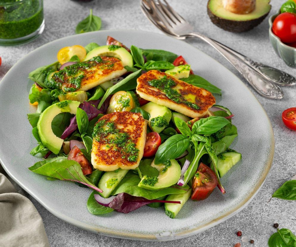 sałatka z halloumi i awokado