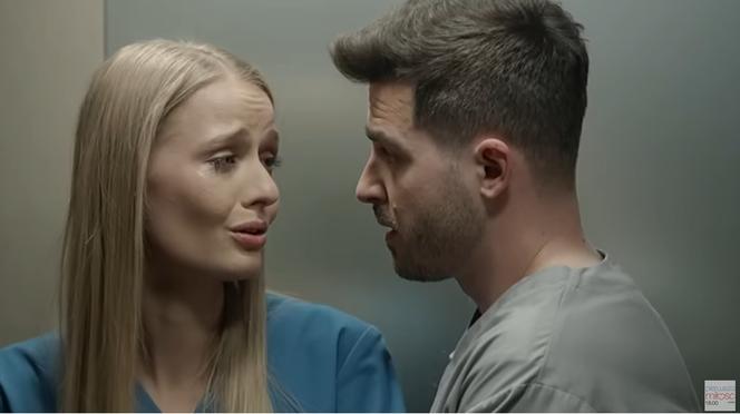 Pierwsza miłość odc. 3443 po wakacjach. Kacper (Damian Kulec), Weronika (Dominika Kryszczyńska)