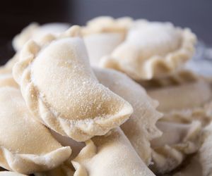 Jak zamrozić pierogi na święta? Nie czekaj, zrób teraz i zamroź! 