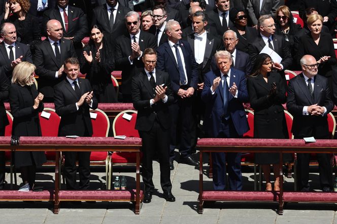 Gafy polityków na pogrzebie papieża Franciszka! Telefony i stroje