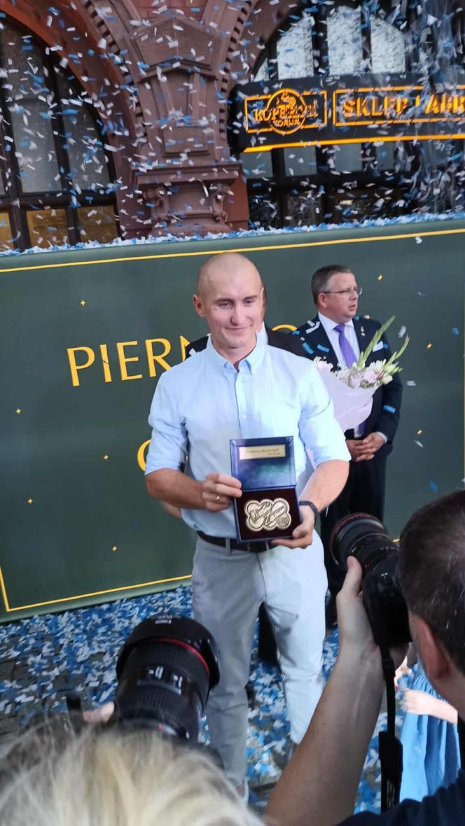 Mirosław Ziętarski z Katarzynką w Piernikowej Alei Gwiazd