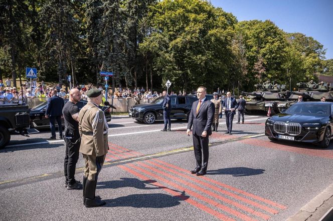 Defilada wojskowa 15 sierpnia w Warszawie. Święto Wojska Polskiego w stolicy