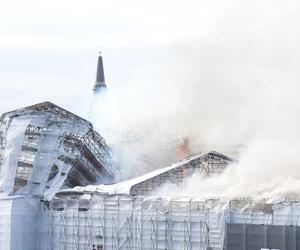 Nasze Notre Dame w ogniu! Runęła wieża! 400 lat dziedzictwa w płomieniach 