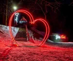 Bytom poleca się na walentynki. Jest już wyjątkowa iluminacja na Górze Miłości