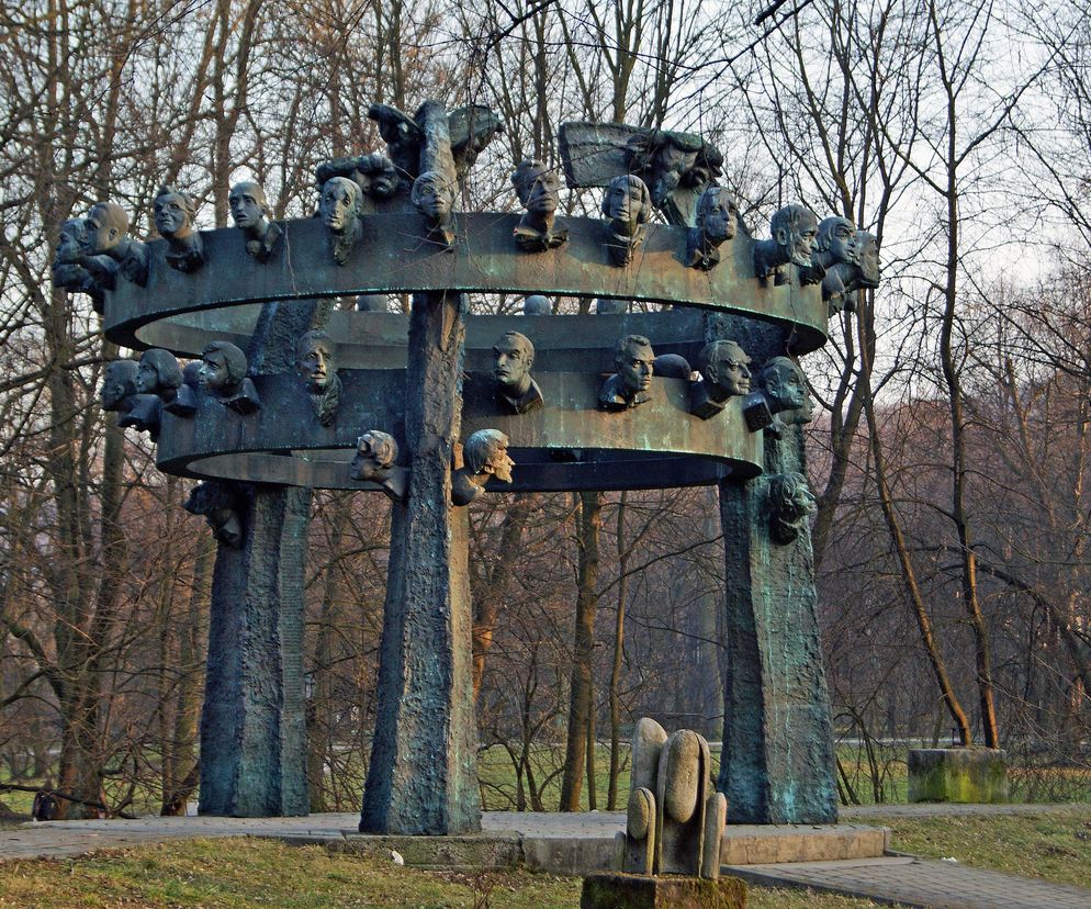 To najdziwniejsze krakowskie pomniki. Wiele z nich skrywa niezwykłe lub tragiczne historie [GALERIA]