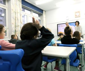 Życzenia na Dzień Nauczyciela 2024. Szczere, piękne wierszyki od uczniów dla pedagogów