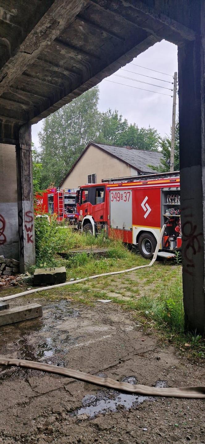 Na niebie widoczne były kłęby dymu. W Bielsko-Białej paliły się wraki samochodów