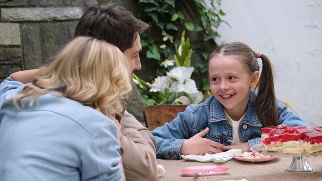 M jak miłość odc. 1881. Julia (Marta Chodorowska), Nadia (Mira Fareniuk), Dima (Michaił Pszeniczny)