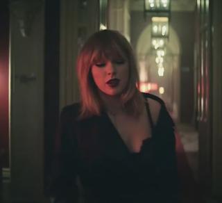 Taylor Swift w klipie do Ciemniejszej Stronie Greya