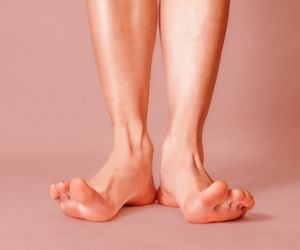 Peeling do stóp - wygładza twardą skórę. Jak zrobić domowy peeling?