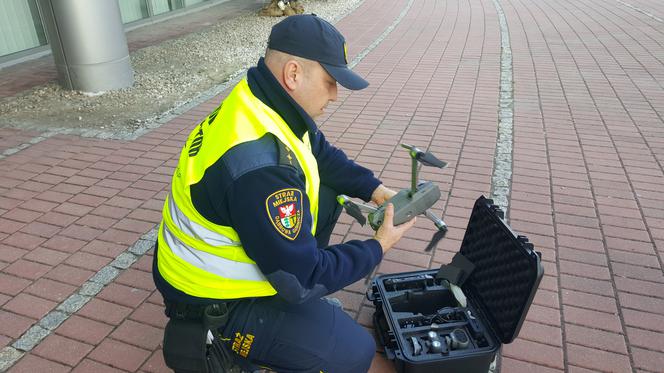 Latający pomocnik Straży Miejskiej w Dąbrowie Górniczej. Na służbie pojawi się dron [WIDEO]