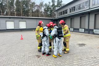 Łyski. Wyciek niebezpiecznej substancji na terenie firmy kurierskiej [16.11.2022]