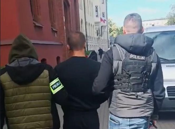 Bydgoscy policjanci zatrzymali nożownika! Dźgał swojego kolegę i jego matkę!