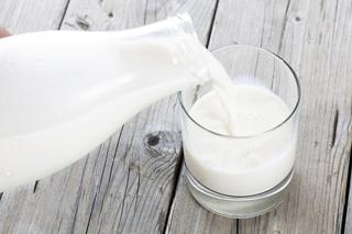 Czy mleko jest zdrowe? Niedobór wapnia a częste picie mleka 