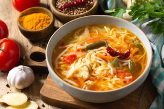 Domowa zupka chińska - patent na zdrową zupę bez chemii, która smakuje jak ta z torebki