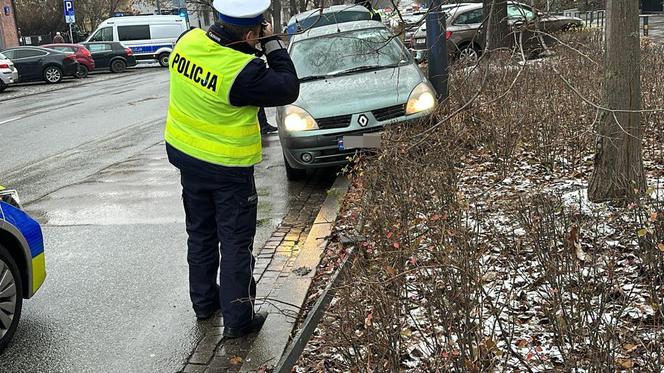 Tragedia na Saskiej Kępie. Roztrzaskał sięo barierki