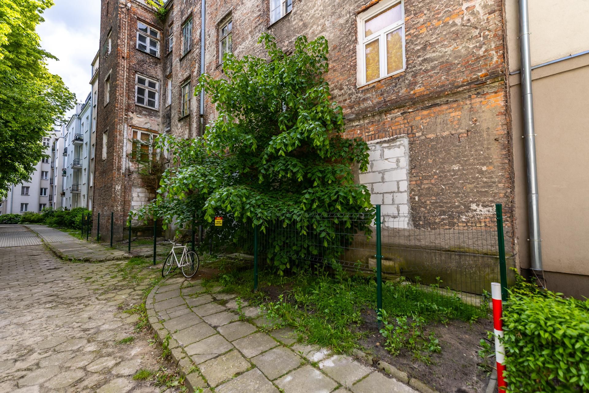 Kamienica przy ul. Węgierskiej 6 w Warszawie