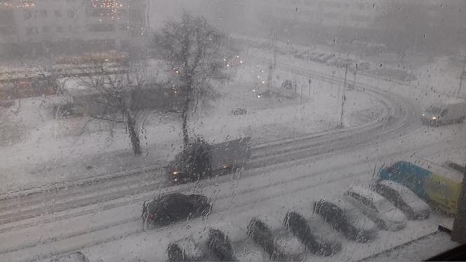 Pogodowy armagedon w Warszawie. Część Warszawy bez prądu
