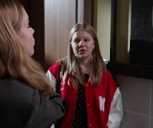 	M jak miłość odc. 1855. Sara (Nadia Smyczek), Lenka (Olga Cybińska)