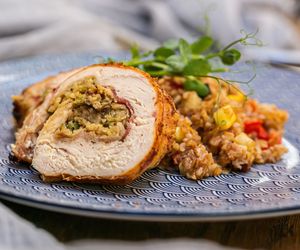 Faszerowane udka kurczaka z pieczarkami i serem. Francuski przepis na wykwintny obiad 