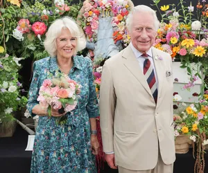 Żona króla Karola III zachwyca niesłabnącą formą i doskonałą figurą. Jak ona to robi?