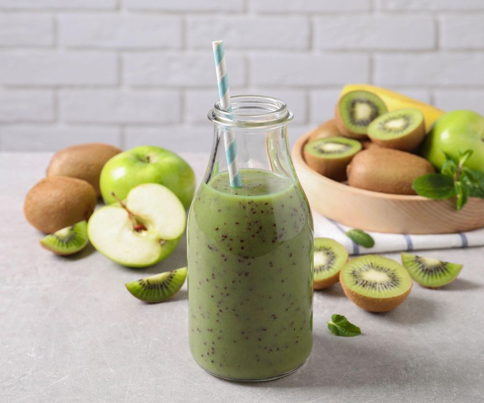 koktajl z jabłka i kiwi