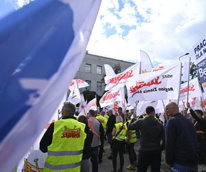 Protest pracowników pod ambasadą Turcji