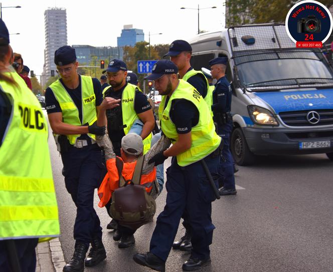 Ostatnie Pokolenie sparaliżowało centrum Warszawy