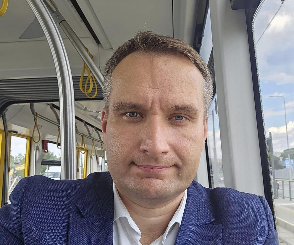 Mariusz Wiśniewski w tramwaju