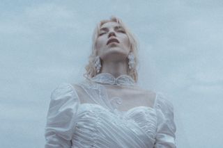 Joulie Fox wyśpi się po śmierci. Nowy album artystki już jest!