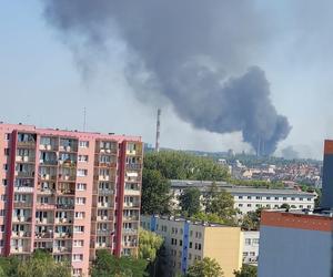 Czarny dym nad Zabrzem. Strażacy walczą z pożarem na Zaborzu