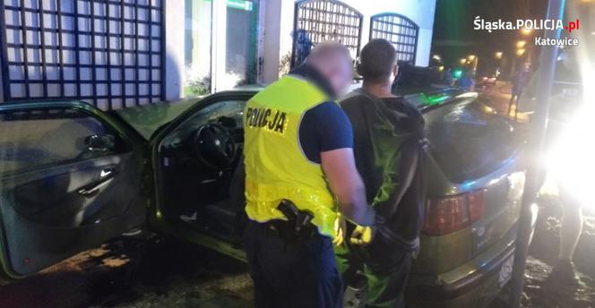 Rozbił się na ścianie budynku. To finał ucieczki przed policją