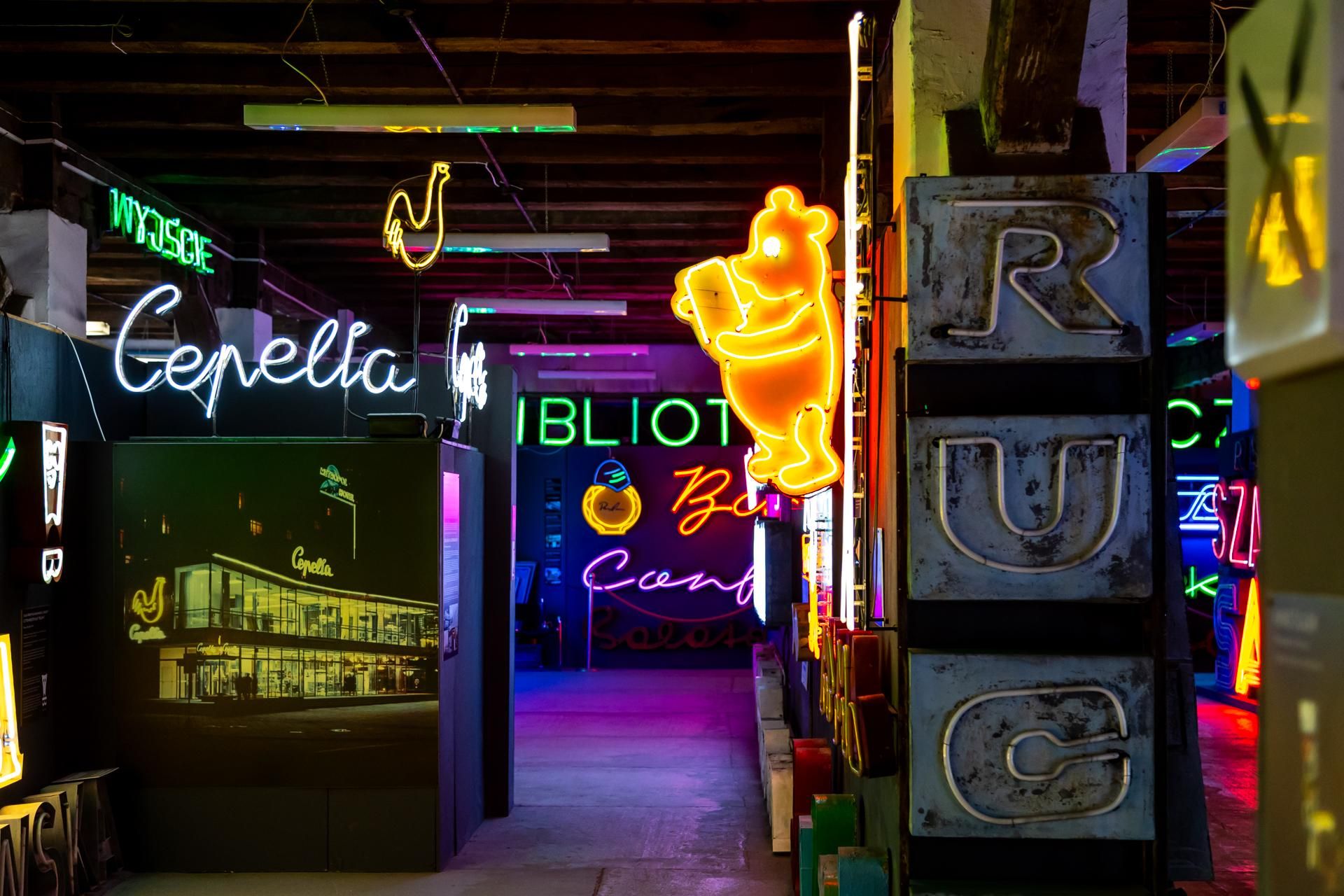 Neony z Muzeum Neonów w Warszawie