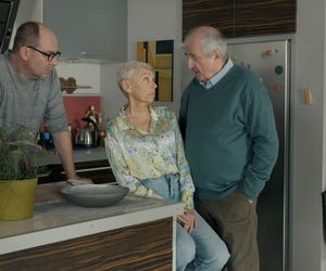 Barwy szczęścia, odcinek 3192: Krystyna (Hanna Bieluszko), Krzysztof Jaworski (Jacek Kałucki), Marek Złoty (Marcin Perchuć)