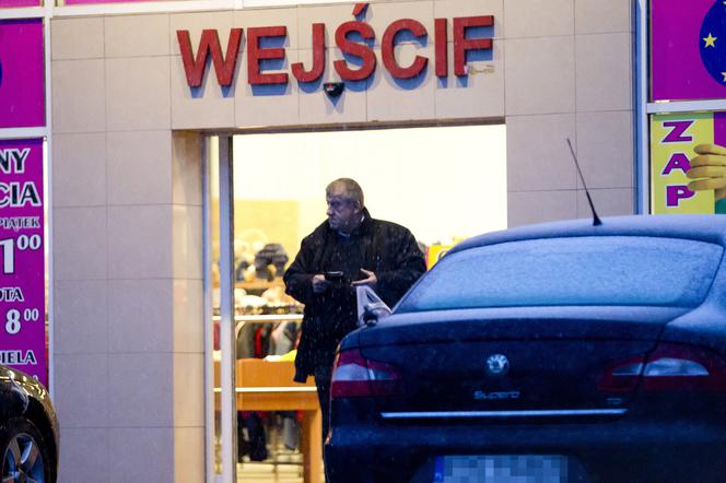 MĄŻ SZYDŁO NA ZAKUPACH W LUMPEKSIE