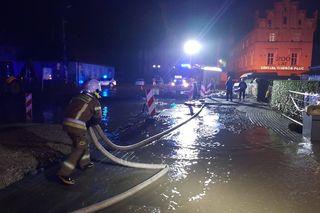 Pilchowice zalane! Centrum wsi zmieniło się w rwącą rzekę