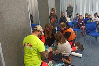 Przekazanie nowego sprzętu do nauki pierwszej pomocy dla Szkoły Podstawowej nr 18 w Olsztynie