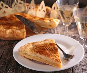 Ciasto Trzech Króli. Przepis na Galette des Rois, które zrobisz w 20 minut!